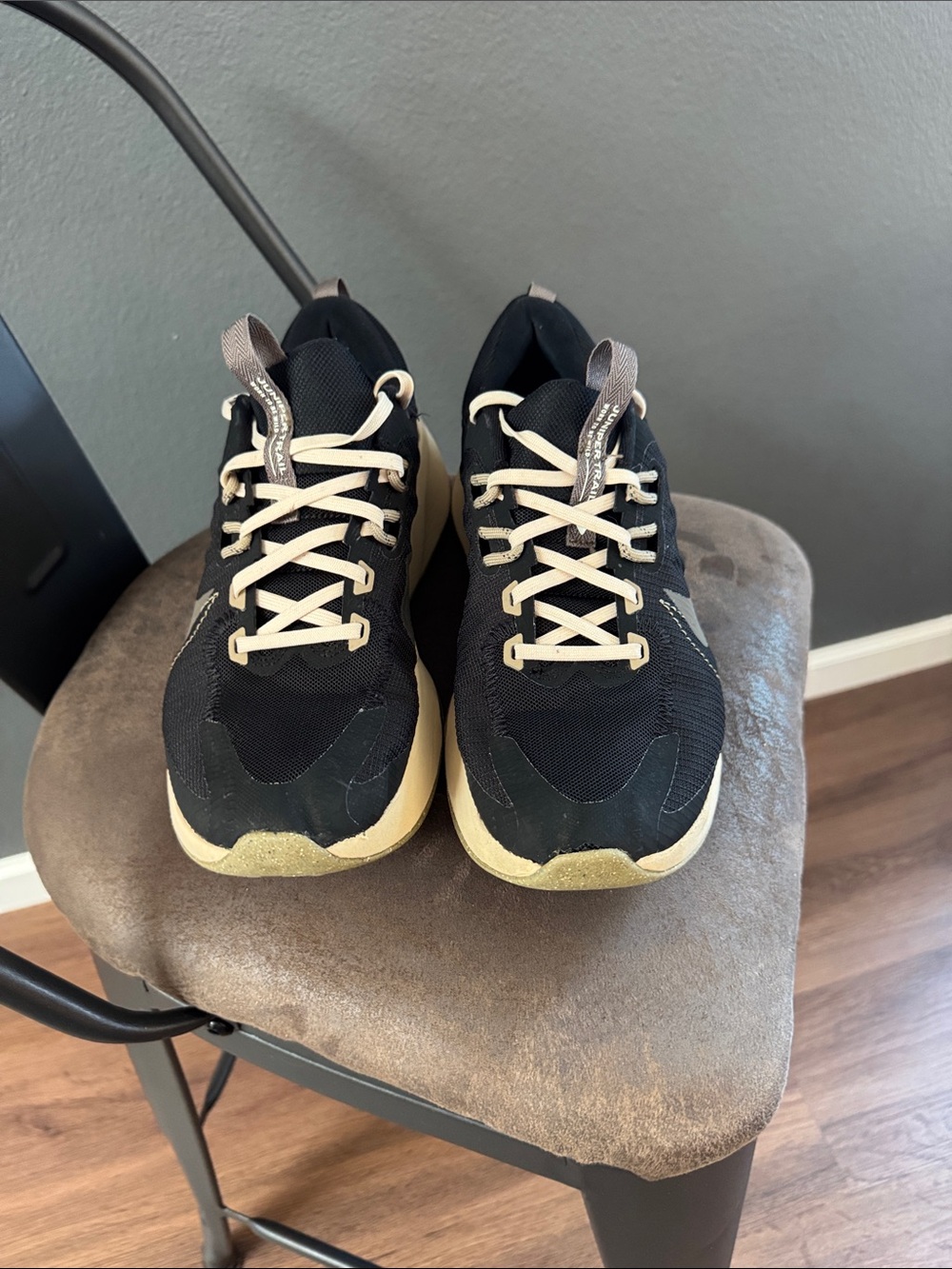 Nike Men's Juniper Trail, size 9.5 men’s Black and Beige Athletic Sneakers